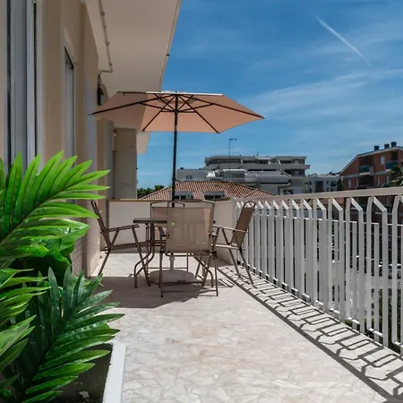 Allegra House شقة
